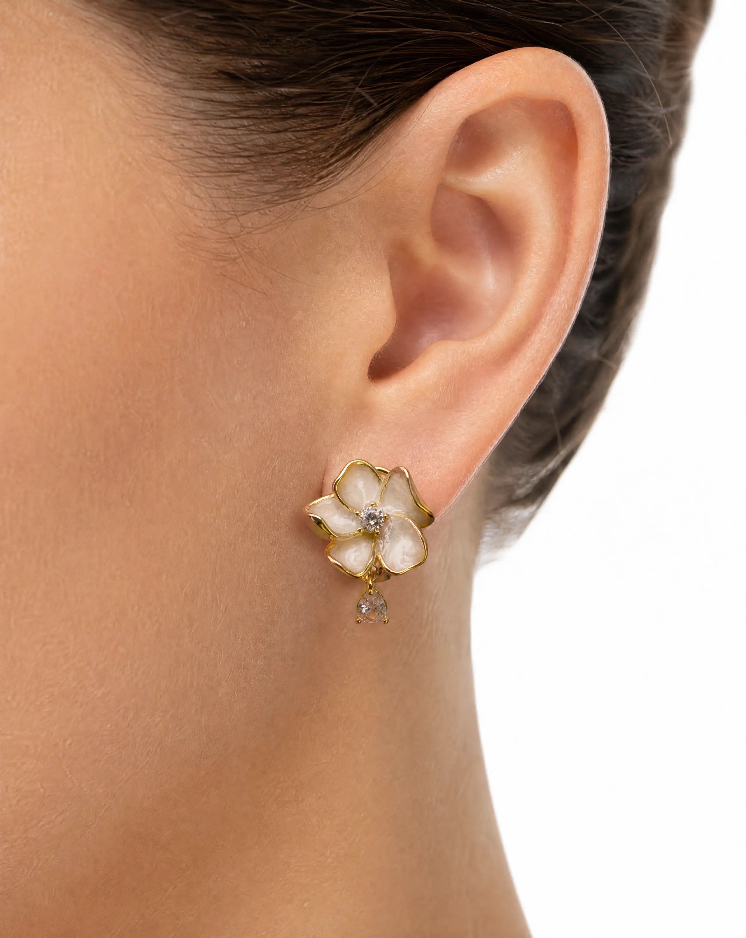  floral stud earrings in gold-plated sterling silver with enamel petals and sparkling cubic zirconia 