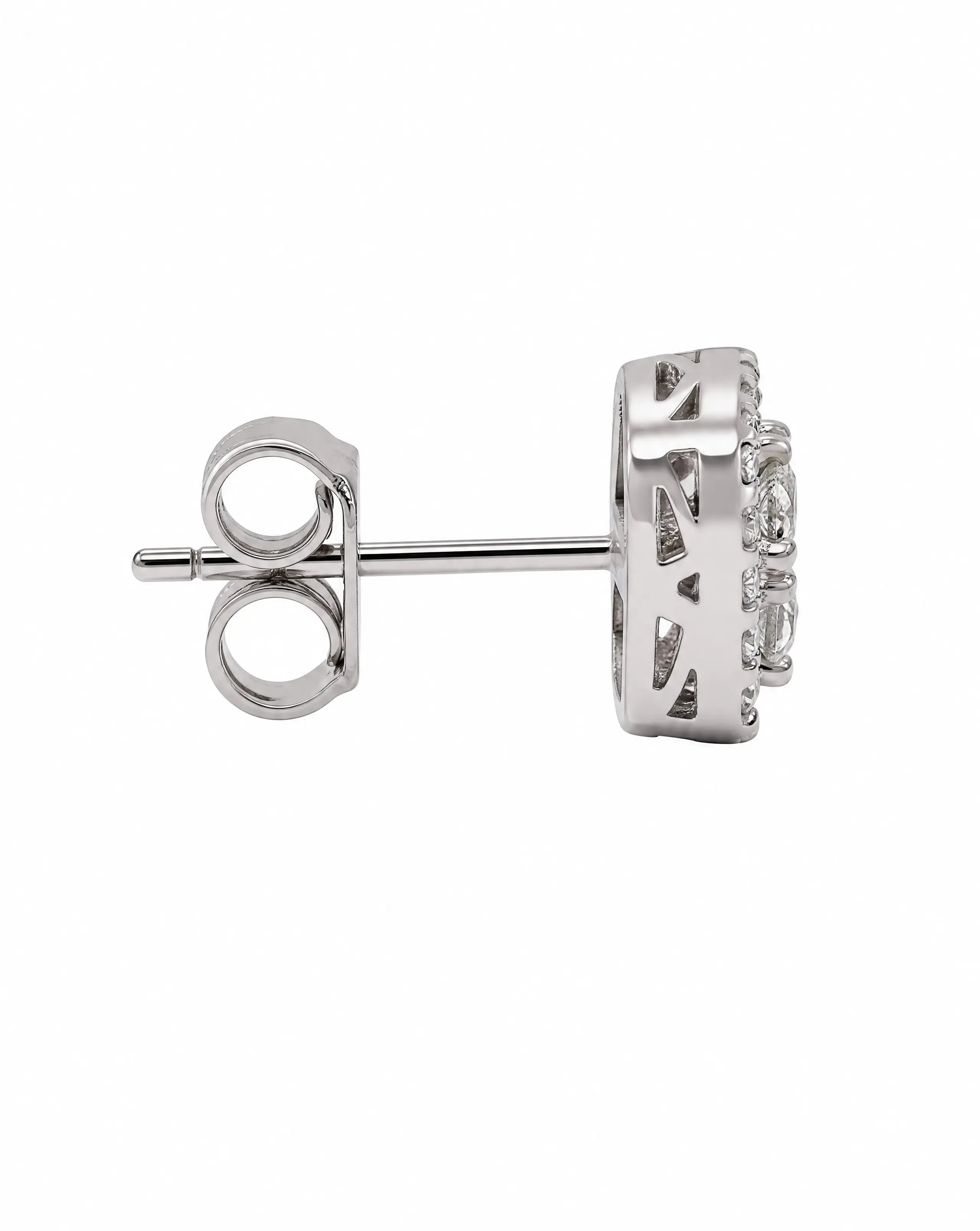Silver earring with clear gemstones 