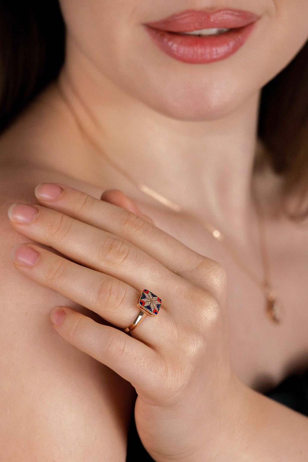 585 Gold Ukrainian Star Enamel Ring - Red & Blue - Delisa Jewelry